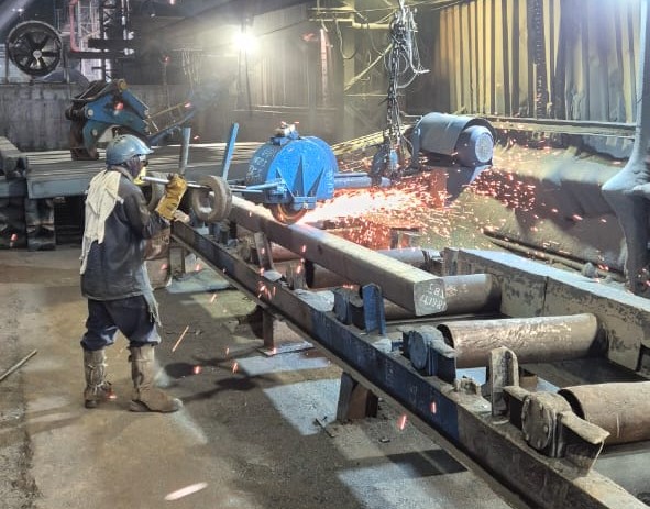 Industrial manpower working at manufacturing site
